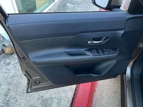 Used 2025 Nissan Kicks SV image 13