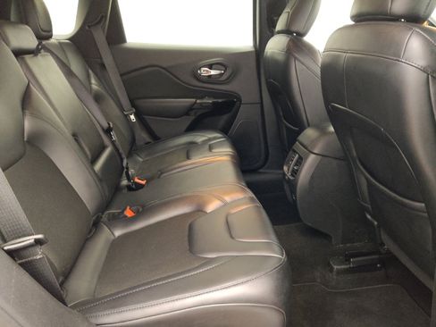 Used 2021 Jeep Cherokee Latitude Plus AWD/4WD image 19