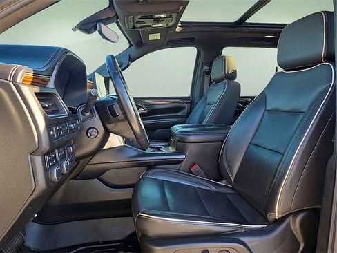 Used 2021 Chevrolet Tahoe Premier w/ Premium Package image 17