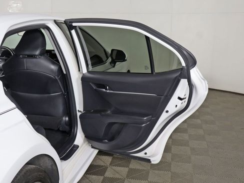 Used 2023 Toyota Camry SE FWD image 18