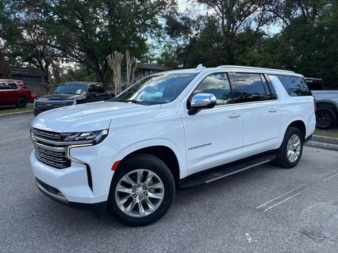 Used 2023 Chevrolet Suburban Premier image 2