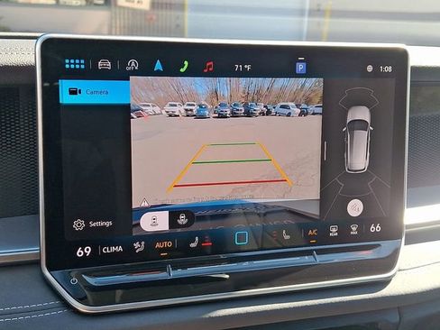 Certified 2025 Volkswagen Tiguan SE w/ Panoramic Sunroof Package image 24