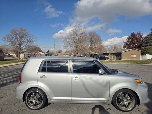 Used 2012 Scion xB image 2