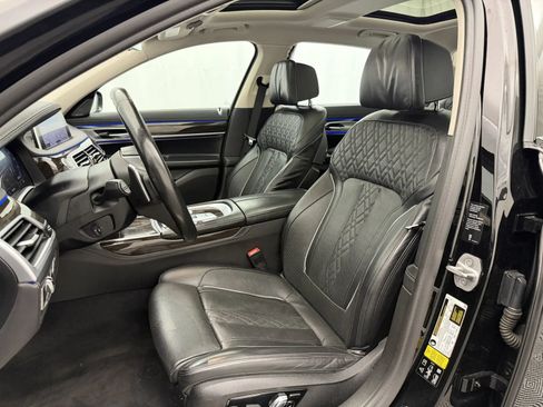 Used 2022 BMW 740i xDrive w/ Premium Package AWD/4WD image 11