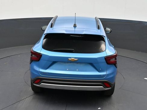 Used 2025 Chevrolet Trax LT FWD image 14