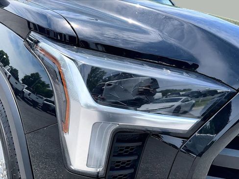 Used 2022 Toyota Tundra SR5 w/ Convenience Package RWD image 27