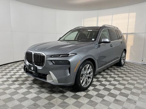 Used 2025 BMW X7 xDrive40i w/ Premium Package image 3