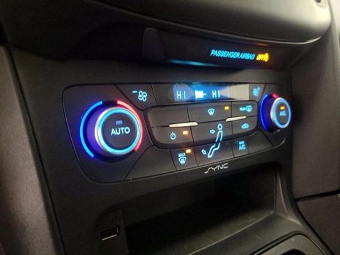 Used 2018 Ford Focus SE w/ Cold Weather Package image 5