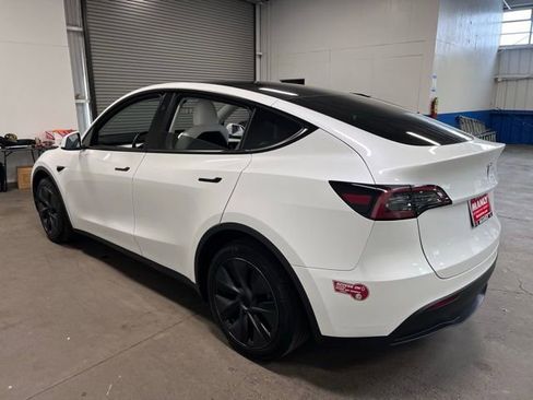Used 2024 Tesla Model Y Long Range image 5