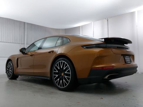 Used 2024 Porsche Panamera 4 image 3