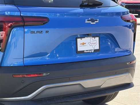 New 2026 Chevrolet Blazer EV LT image 5