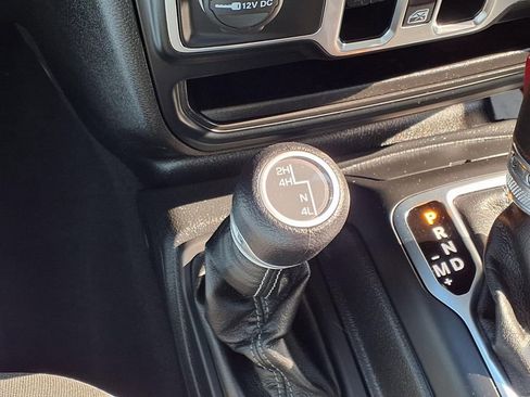 Used 2025 Jeep Gladiator Sport image 14