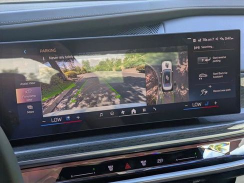 Used 2025 BMW i7 eDrive50 w/ Premium Package RWD image 13