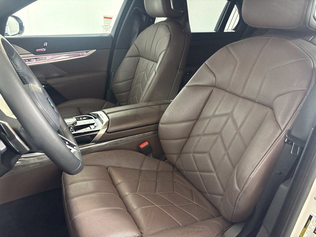 Certified 2024 BMW i7 eDrive50 w/ M Sport Package RWD image 25