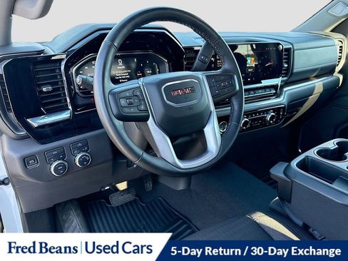 Used 2024 GMC Sierra 1500 SLE image 11