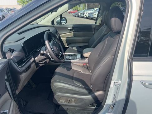 Used 2025 Kia Carnival SX image 9