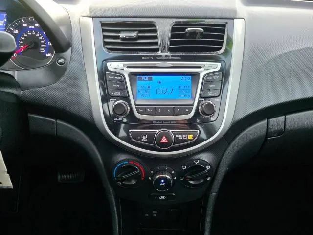 Used 2014 Hyundai Accent SE w/ Option Group 3 FWD image 16