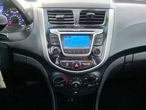 Used 2014 Hyundai Accent SE w/ Option Group 3 FWD image 16
