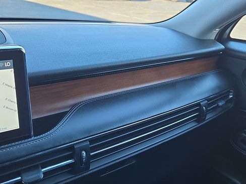 Used 2022 Lincoln Corsair Reserve w/ Luxury Package image 19