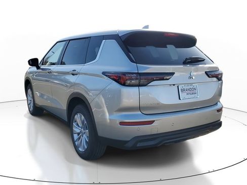 New 2026 Mitsubishi Outlander ES image 5