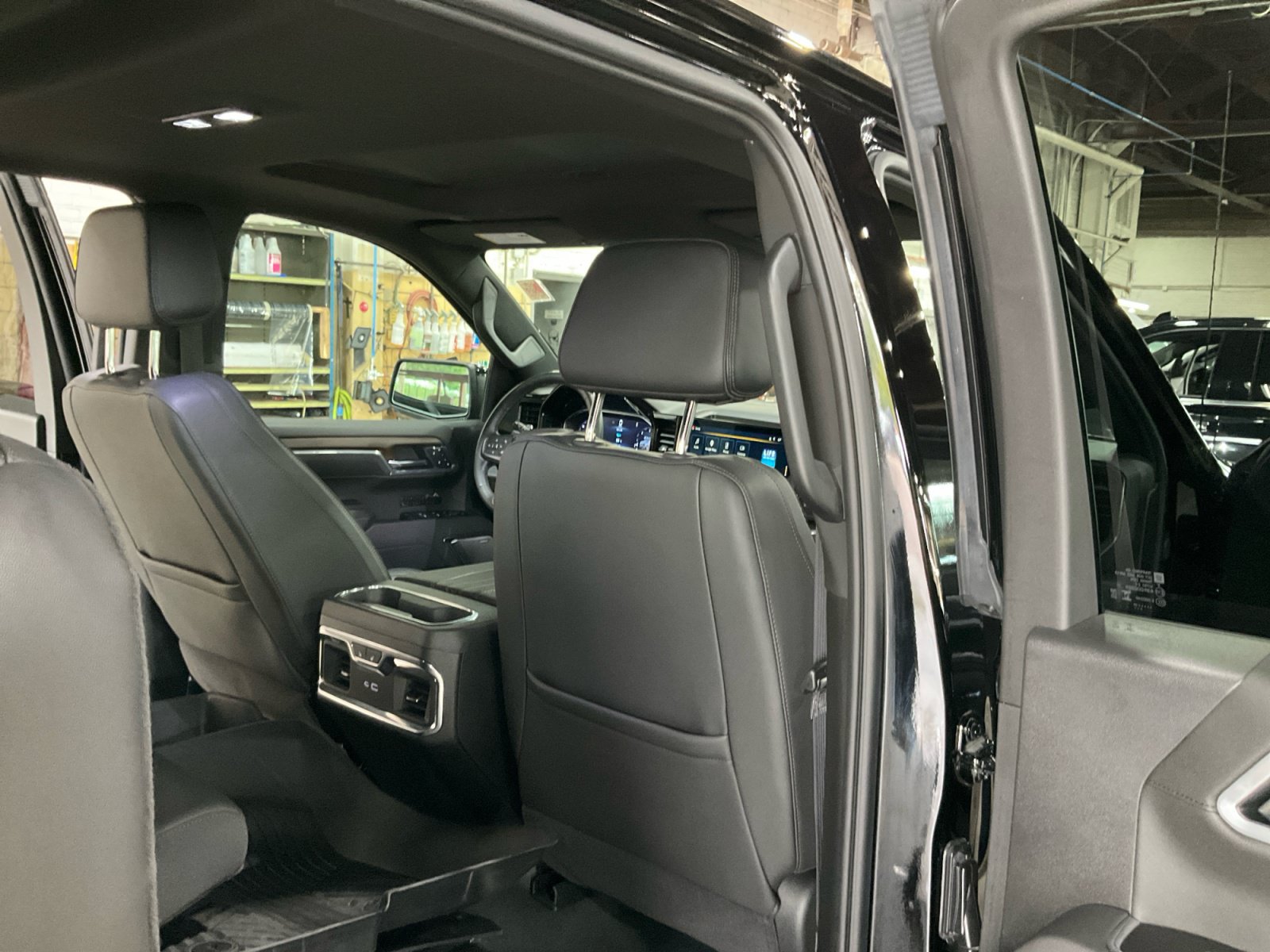 Used 2025 Chevrolet Silverado 1500 High Country w/ Midnight Edition AWD/4WD image 22