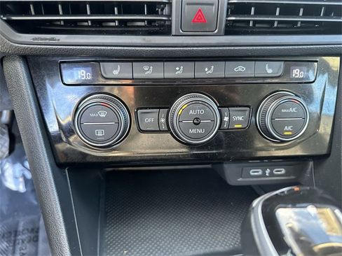 Used 2024 Volkswagen Jetta SE image 17