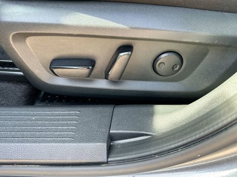 Used 2023 Nissan Rogue SV FWD image 12