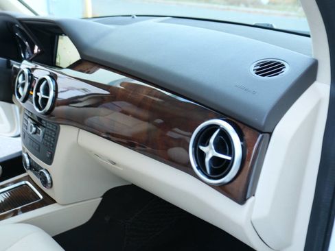 Used 2015 Mercedes-Benz GLK 350 GLK 350 4MATIC AWD 4dr SUV image 30