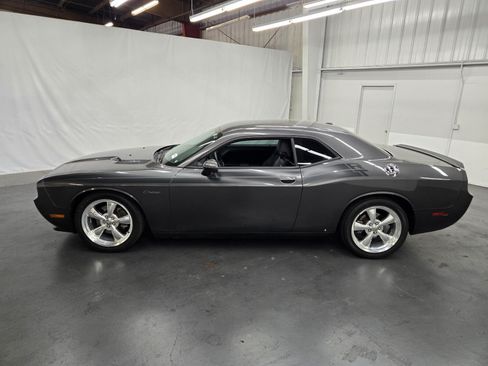 Used 2013 Dodge Challenger R/T RWD image 2