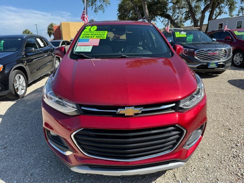 Used 2020 Chevrolet Trax Premier FWD image 2