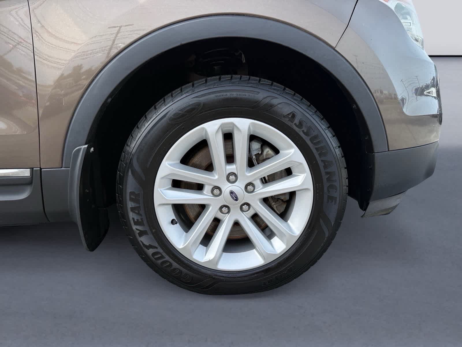 Used 2015 Ford Explorer XLT w/ Equipment Group 201A AWD/4WD image 9