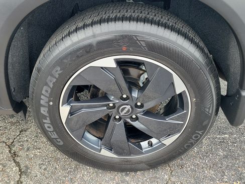 Certified 2024 Nissan Rogue SV FWD image 9