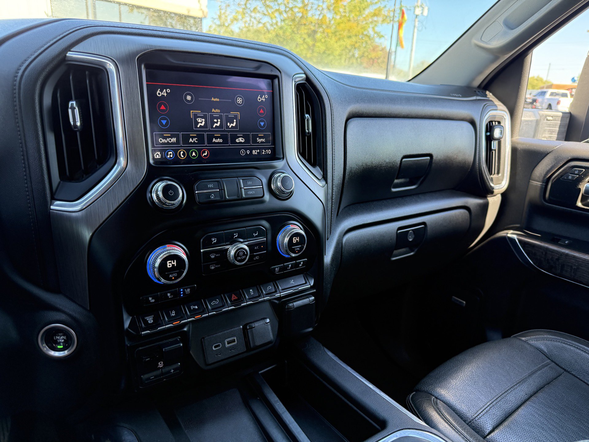 Used 2023 GMC Sierra 3500 Denali w/ Denali Ultimate Package AWD/4WD image 12
