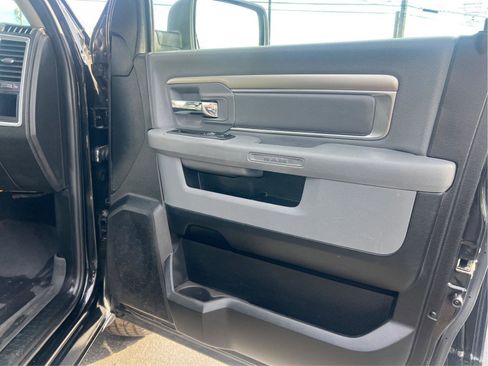 Used 2020 RAM 1500 Classic SLT image 12