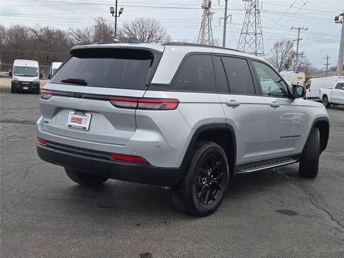 Certified 2024 Jeep Grand Cherokee Altitude image 14