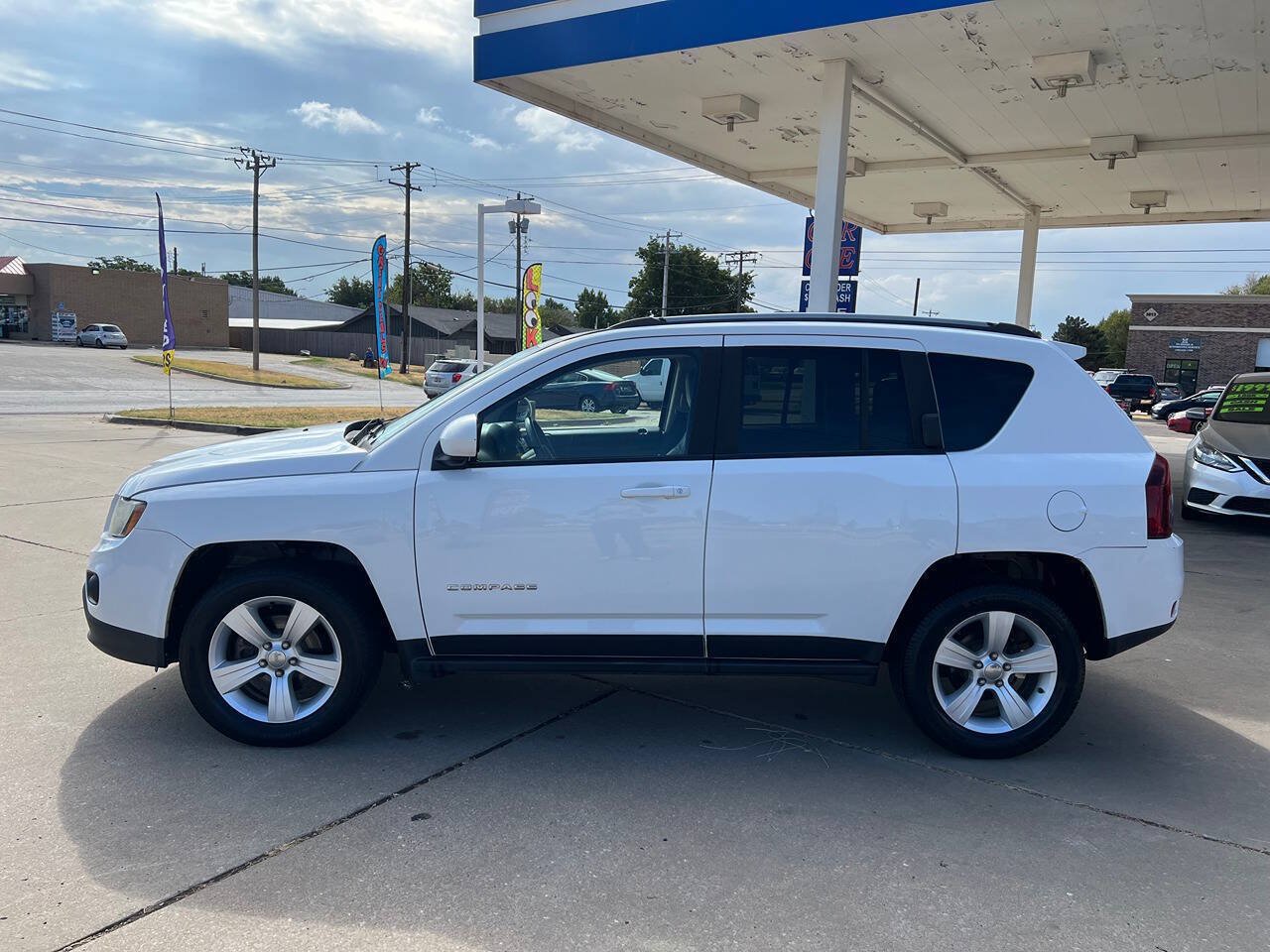 Used 2016 Jeep Compass Latitude AWD/4WD image 4