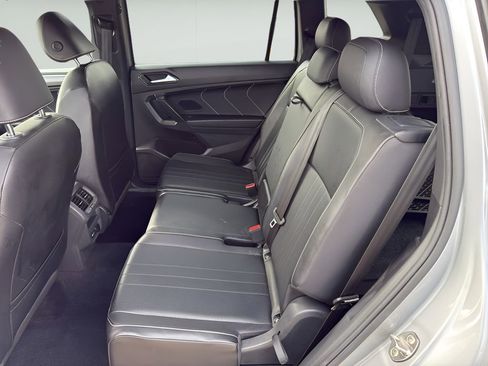 Used 2022 Volkswagen Tiguan SE R-Line image 12