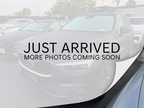 Used 2022 Volvo XC60 B5 Momentum w/ Advanced Package image 1