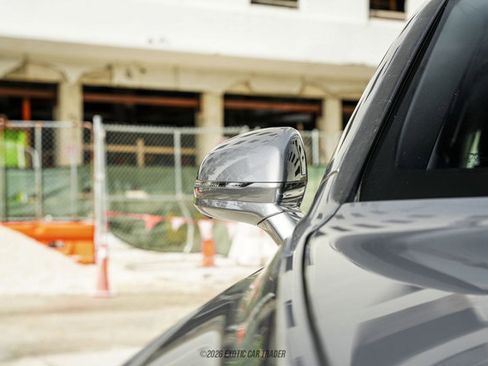 Used 2024 Bentley Bentayga Extended Wheelbase AWD/4WD image 72