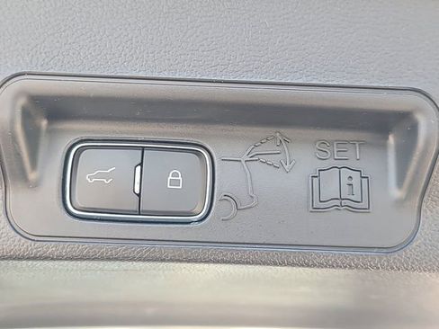 Used 2023 Ford Explorer Limited w/ Equipment Group 301A image 9