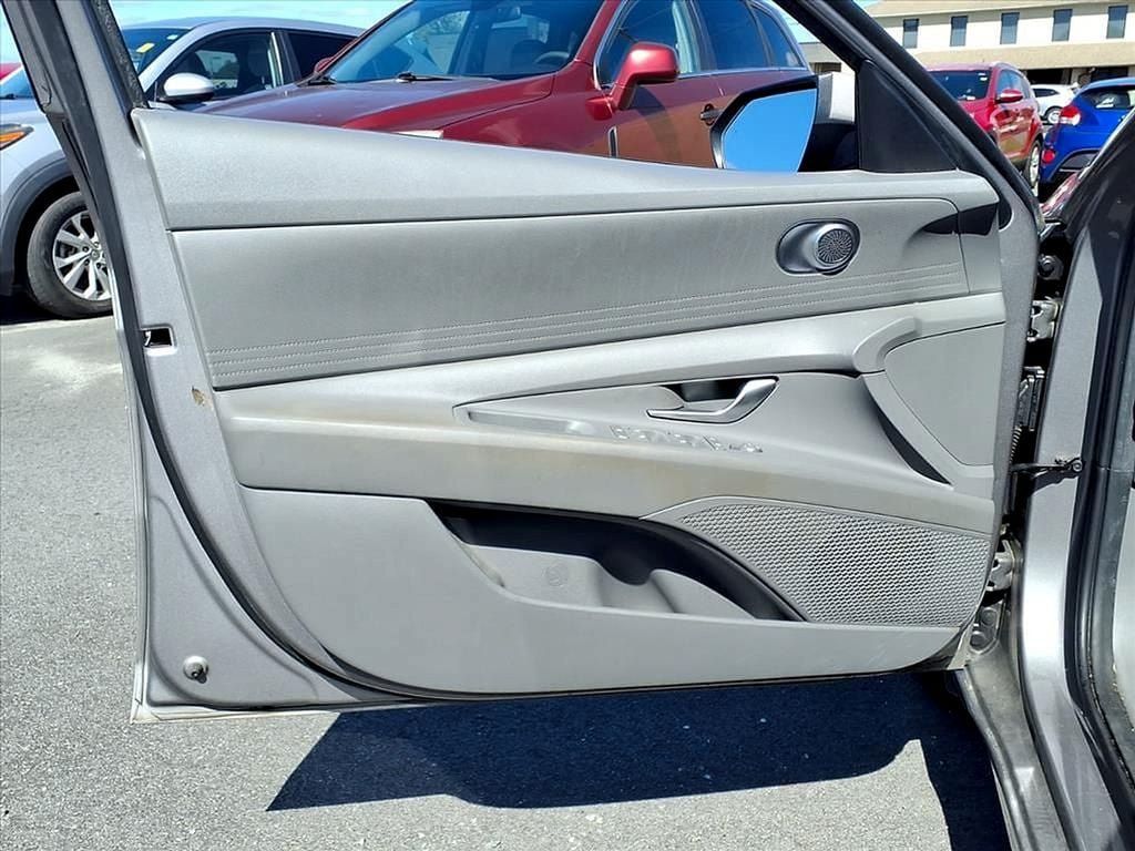 Used 2023 Hyundai Elantra Blue FWD image 6