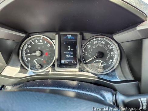Used 2022 Toyota Tacoma TRD Sport AWD/4WD image 11