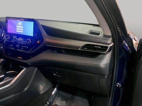 Used 2023 Toyota Highlander Limited AWD/4WD image 19