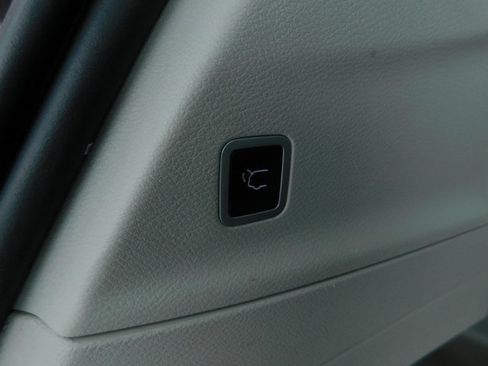 Used 2023 Chrysler Pacifica Limited image 14