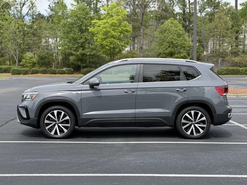 Used 2022 Volkswagen Taos SE image 4