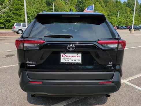 Used 2020 Toyota RAV4 LE AWD/4WD image 5