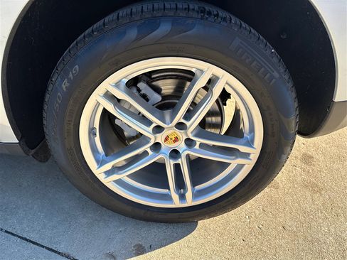 Used 2017 Porsche Macan S w/ Dark Walnut Interior Package image 28