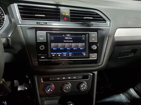 Used 2021 Volkswagen Tiguan S image 28