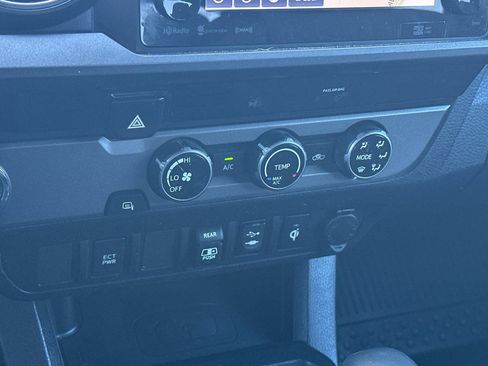 Used 2018 Toyota Tacoma TRD Off-Road image 19