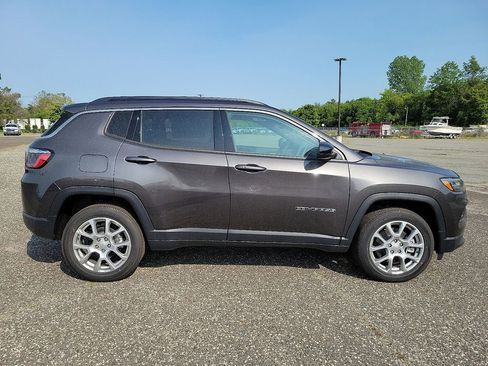 New 2023 Jeep Compass Latitude w/ Sun and Sound Group image 9